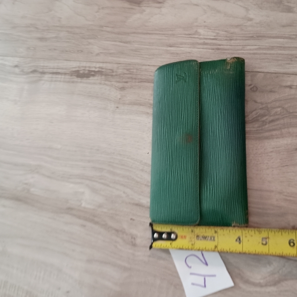 Louis Vuitton Green Epi Long Wallet - Picture 16 of 16